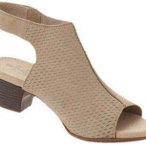 Clarks Valarie James Sand Nubuck Sandals l 9 Wide
